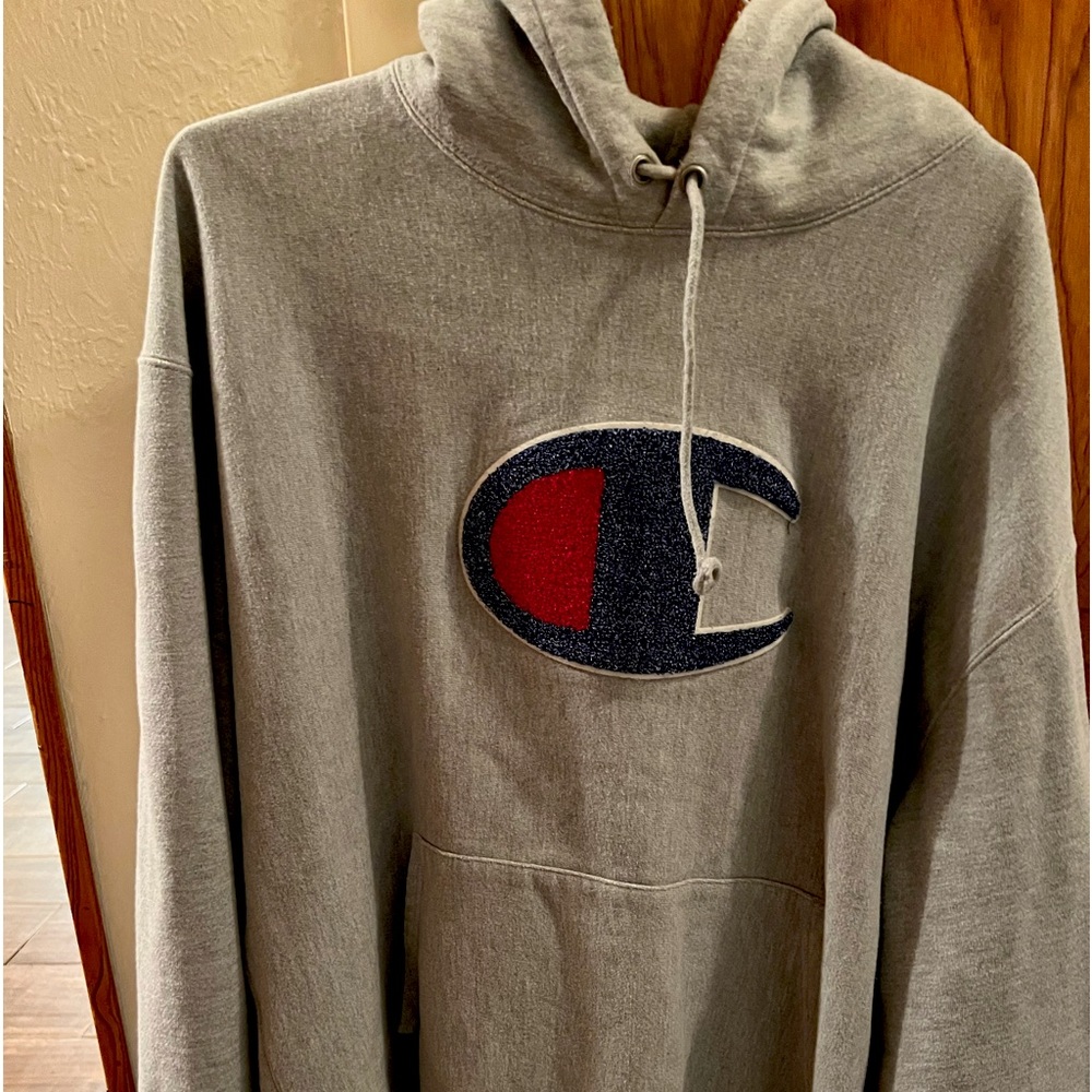 Men’s 3x champion sweater.